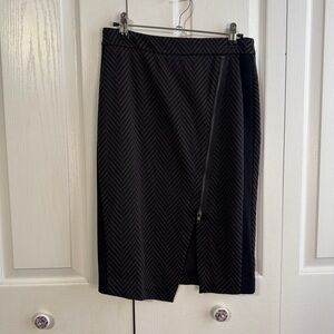 Worthington black herringbone zipper accent pencil skirt size 2P